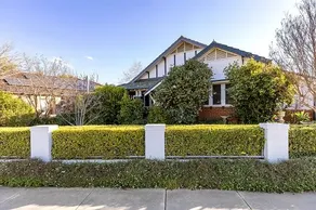 Luxuriously appointed 4 bed, 3 bath home in CBD - Image 2