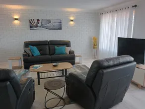 Lovely 2-bedroom, 2-storey unit in quiet complex - Image 2