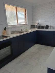 Lovely 2-bedroom, 2-storey unit in quiet complex - Image 5