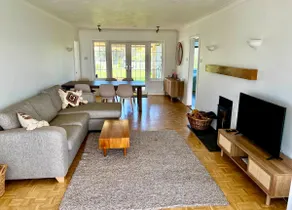 Spacious 3-bedroom bungalow steps from the beach - Image 2
