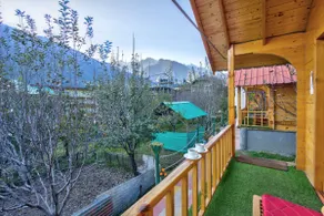 The Loft: 800 mtr mall road - Image 4
