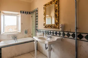 HISTORIC LUXORY APARTMENT - LAKE WIEW - Image 3