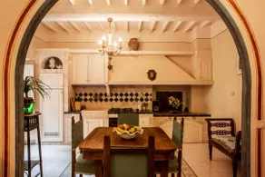 HISTORIC LUXORY APARTMENT - LAKE WIEW - Image 4