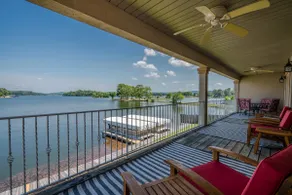 Waterfront Upscale Paradise on Lake Hamilton - Image 2