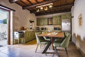 Wild Violet Villa: an old vision of luxury - Image 2