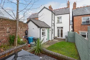 Beautiful Redbrick Home in Ruthin Centre & Parking - Image 4