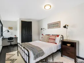 Picture Perfect Bungalow in the heart of DT Vancouver - Image 5
