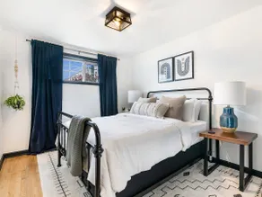 Picture Perfect Bungalow in the heart of DT Vancouver - Image 3