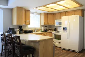 Mountain View home, spacious, sleeps 12 - Image 4