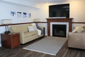 Mountain View home, spacious, sleeps 12 - Image 3