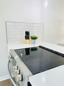 Freshly Renovated Townhouse |Clean & Entire Place - Image 4