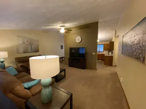 Comfortable Townhouse off I-41 with King Bed! - Image 3
