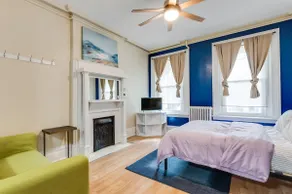 Bright & Homey Studio | Queen Bed | Richmond Vibes - Image 5