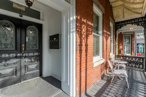 Bright & Homey Studio | Queen Bed | Richmond Vibes - Image 4