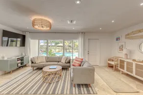 Newly Renovated Beach House w Heated Pool, 4 BR, 3 BA - Image 5