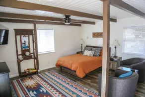 La Casita Poolside Retreat - Image 4