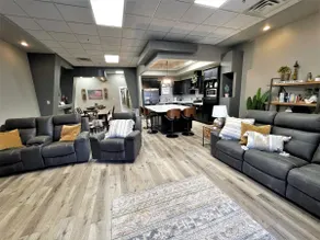 Adorable 7 bedroom place - Image 2