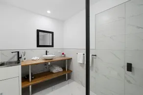 ”Jubliee Studio” - Coastal 1 B/R Unit, Swansea - Image 4