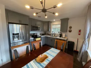 Spacious 4 Bedroom House in Quiet Neighborhood, near Light Rail - Image 5
