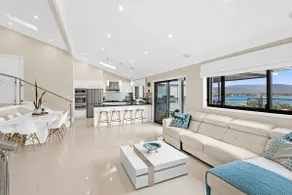 Luxury 5-Bedroom Family Retreat | Heated Resort Pool, Waterslide & Lake Views - Image 5