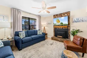 Uptown Pensacola~ Sleeps 11~ BBQ~Fully Fenced Yard - Image 3