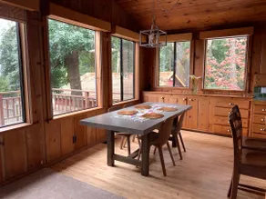 Cheerful 2 bedroom cabin with indoor fireplace - Image 3