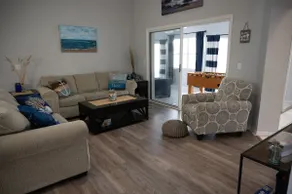 Spacious 3+ BR, Dogs ok, minutes to beach! - Image 2