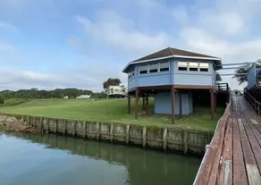 Beautiful Waterfront 2 bed condo - Image 4