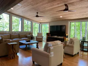Four Seasons Lakefront Retreat - Image 5