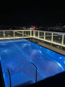 Royal Swan Skyline, Wien - Image 3