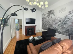 The Manor Suite - Apartment 2. - Image 3