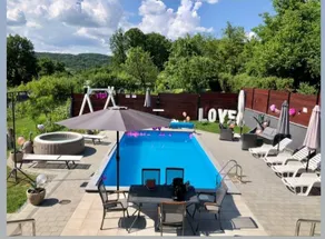 Vacation home with pool, jacuzzi and sauna - Image 3