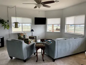 WATER VIEWS! Cheerful & Serene *FEEL GOOD SPACE* - Image 2