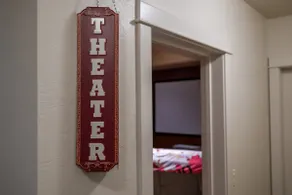 Spacious 3 bdrm, theater, sauna - The Villa Eugene - Image 3