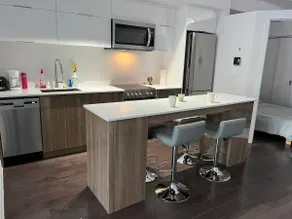 Downtown 2-bedroom condo / condo 2-chambre - Image 3