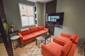 Central Townhouse | Sleeps 6 - Image 2