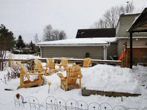 Your cozy, by the water escape on Lake Ave awaits! - Image 4