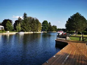 Your cozy, by the water escape on Lake Ave awaits! - Image 5