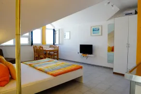 Small apartment with sun terrace - Image 2