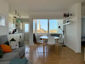 An apartment with an ocean view - Image 4