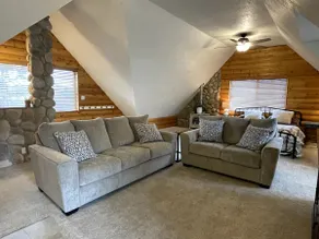 Adorable spacious studio loft! - Image 2