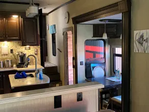 Rustic 5th wheel camper close to lake. - Image 2