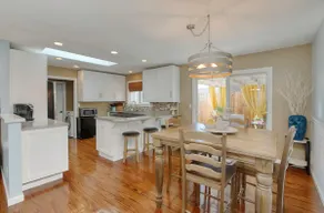 Great outdoor space, King suite, EV Charger, A/C - Image 3