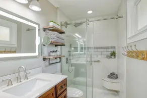 Great outdoor space, King suite, EV Charger, A/C - Image 4