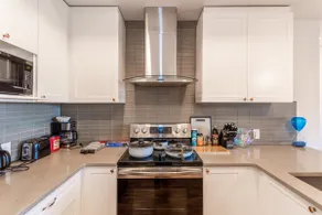 Lovely 2 bedrooms with free underground parking - Image 5