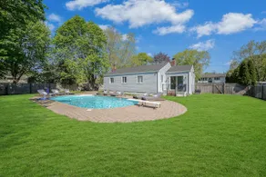 Hamptons Family Getaway. Pool, Mins to Beach - Image 4