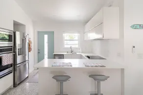 Walk to the beach! Clean and new, remodeled  cozy 3 bedroom 2 bath cottage house - Image 4