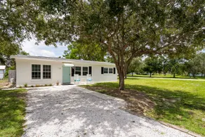 Walk to the beach! Clean and new, remodeled  cozy 3 bedroom 2 bath cottage house - Image 2