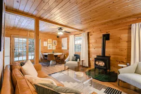 The Lakeview Chalet: Cozy & Chic, Hot Tub, Games - Image 4
