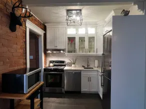 Cheerful and cozy 2-bedroom Victorian home - Image 3